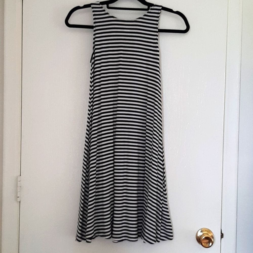 Old Navy Black and White Sleeveless Swing Dress Xs